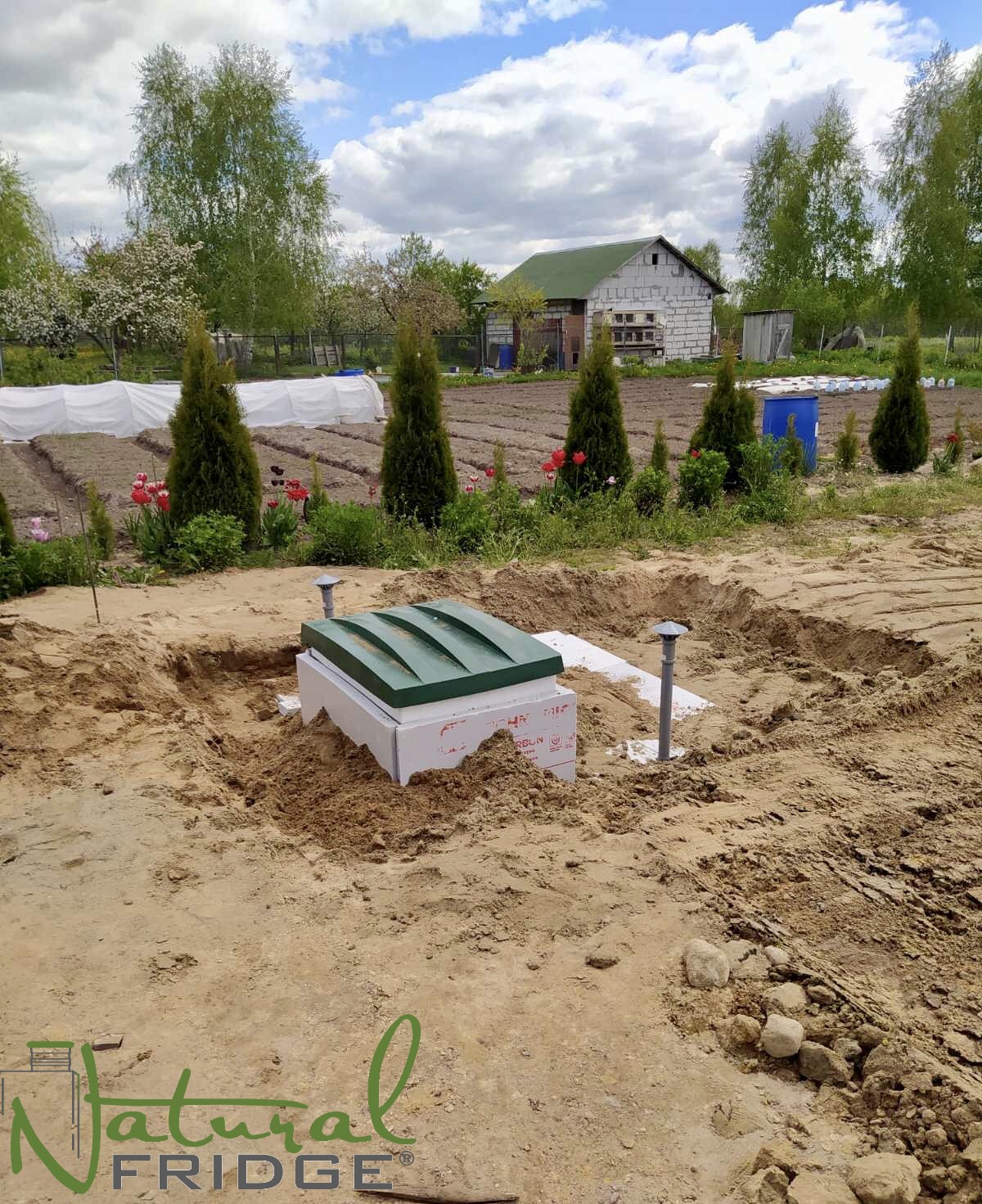 Zdjecie montazowe Piwnica ogrodowa Natural FRIDGE ®, spiżarnia 2,5 m cylindryczny  Nasza realizacja Natural Fridge -