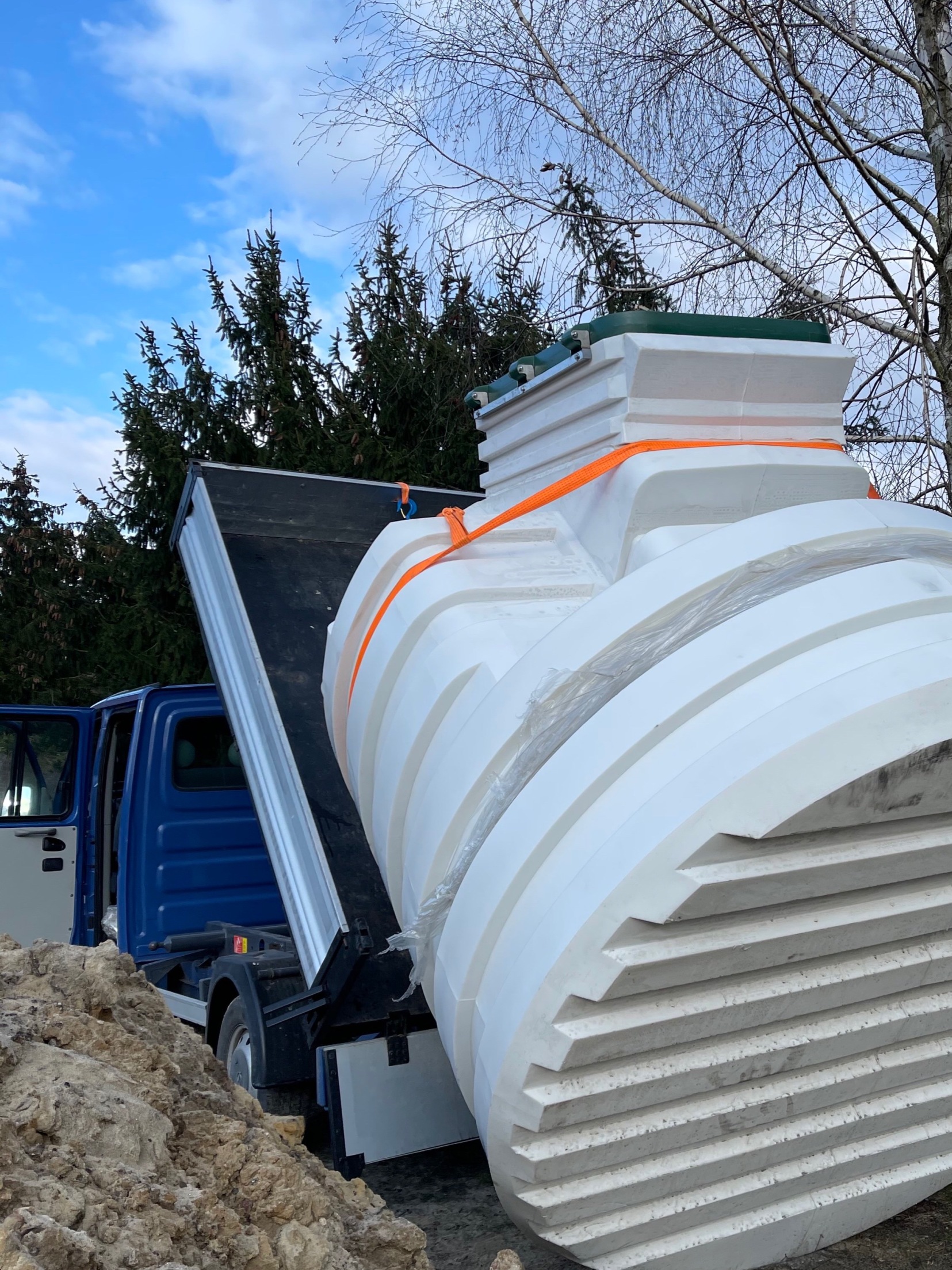 Montaż w 1 dzień - Natural FRIDGE - Gotowa piwniczka, wyposazona w Półki, schody i wentylacje grawitacyjna. Hermetyczna, z plastikowymi lub drewnianymi drzwiami Slupsk, Nowy Dwor Mazowiecki i w innych miastach  Piwnica 250 Natural Fridge  32 890  zł