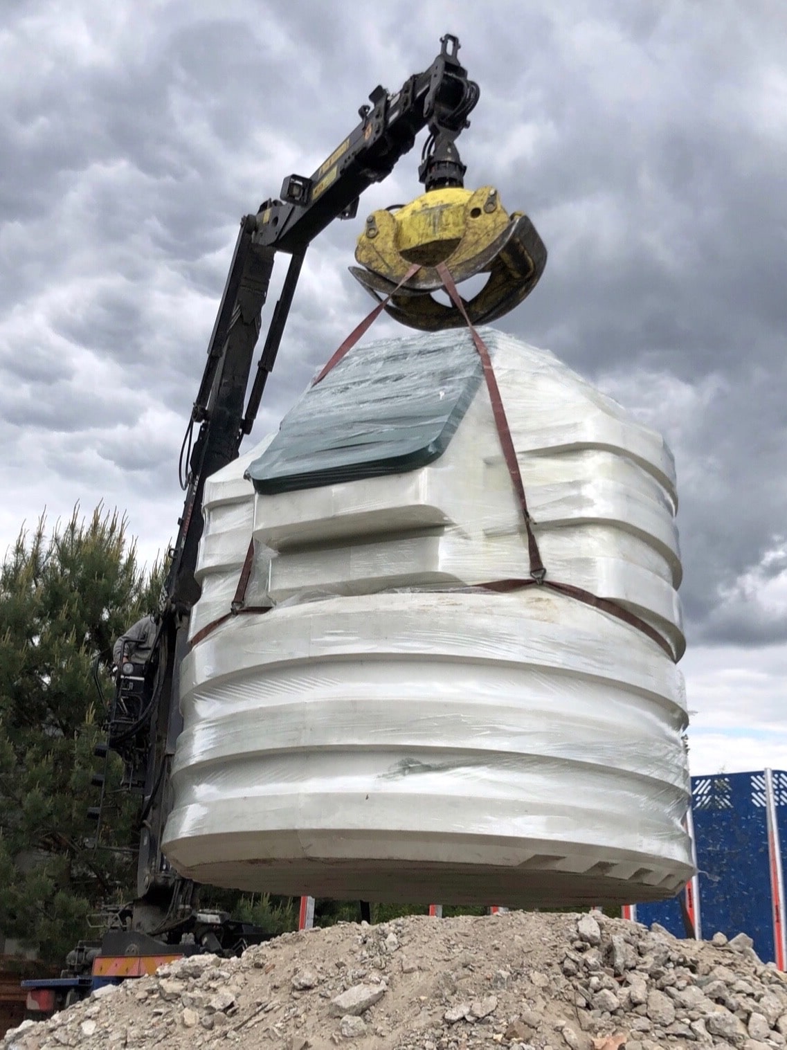 Montaż w 1 dzień - Natural FRIDGE - Gotowa piwniczka, wyposazona w Półki, schody i wentylacje grawitacyjna. Hermetyczna, z plastikowymi lub drewnianymi drzwiami 99 zdjęć przedstawiają nasze zainstalowane piwnicę  Piwnica 250 Natural Fridge  32 890  zł