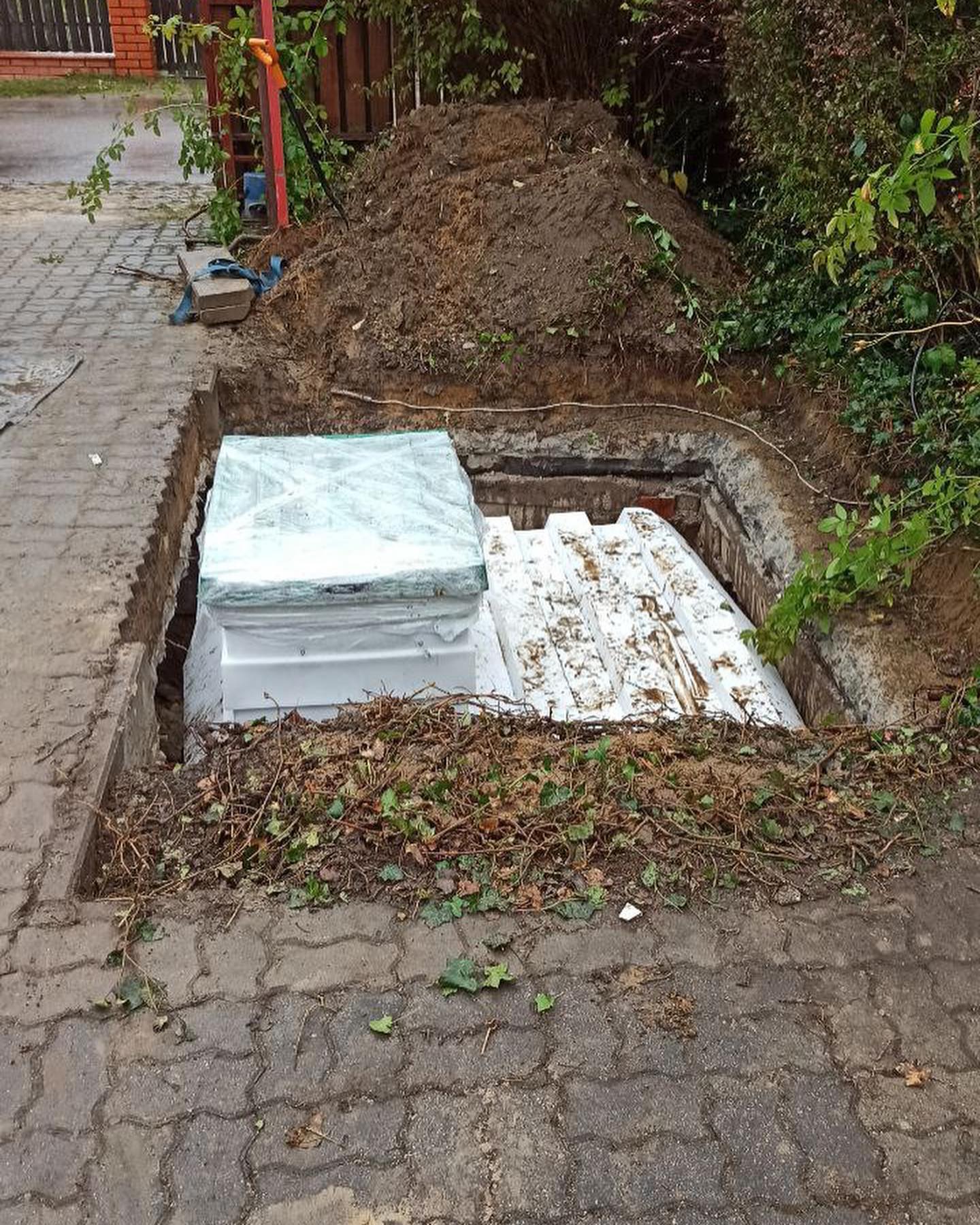 Piwnica 200x200 Montaż piwnicy może być wykonany przez dowolną firmę w Państwa okolicy, która zajmuje się robotami ziemnymi. Więcej szczegółów dotyczących montażu piwnicy znajduje się w karcie technicznej,  Piwnica 200x200 Natural Fridge  31 680  zł