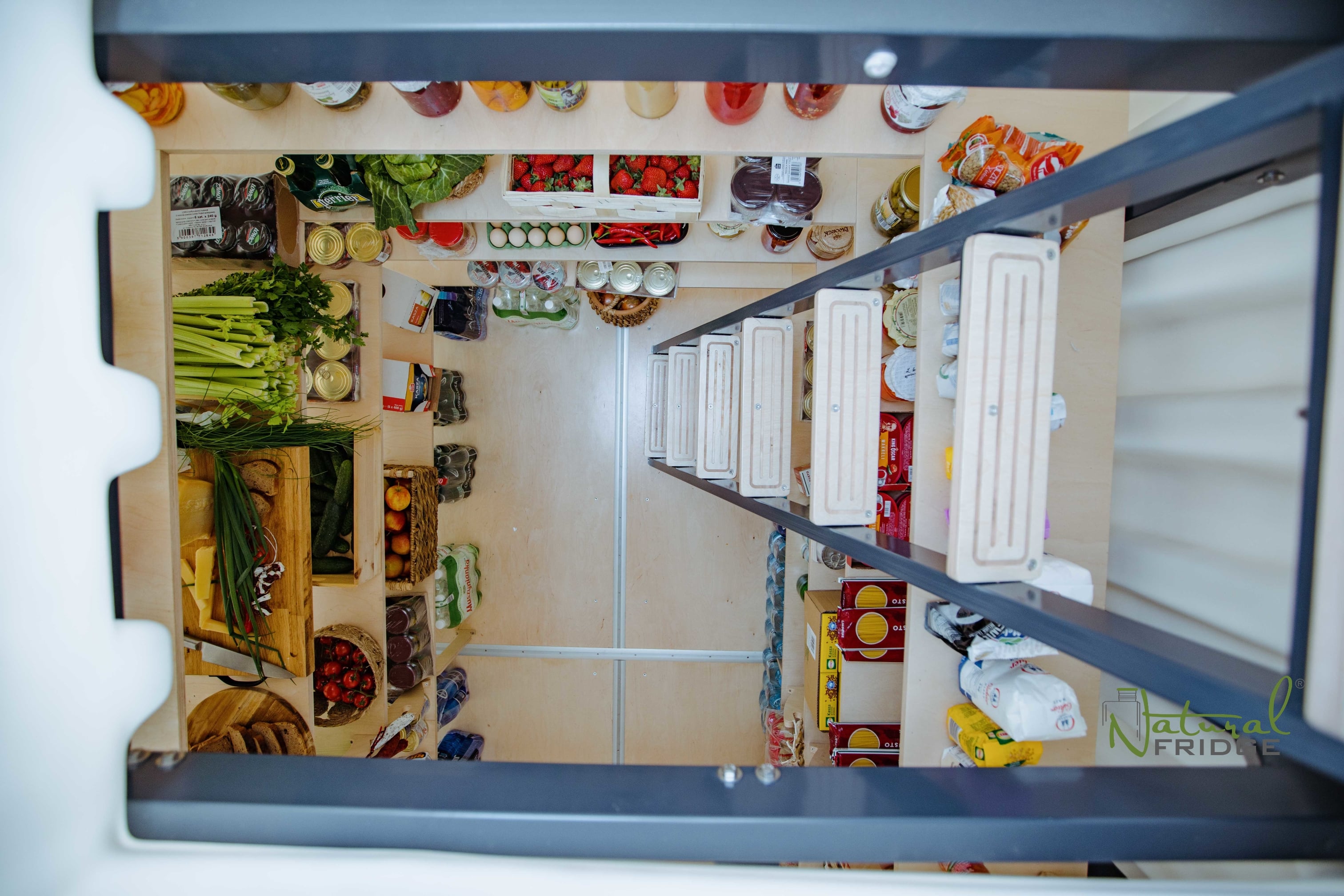 Piwnica 200x330 do 12,1 metrów sześciennych, a grubość ścianki wynosi między 12-15 mm.  Rama Piwnica 200x330 Natural Fridge  45 980  zł