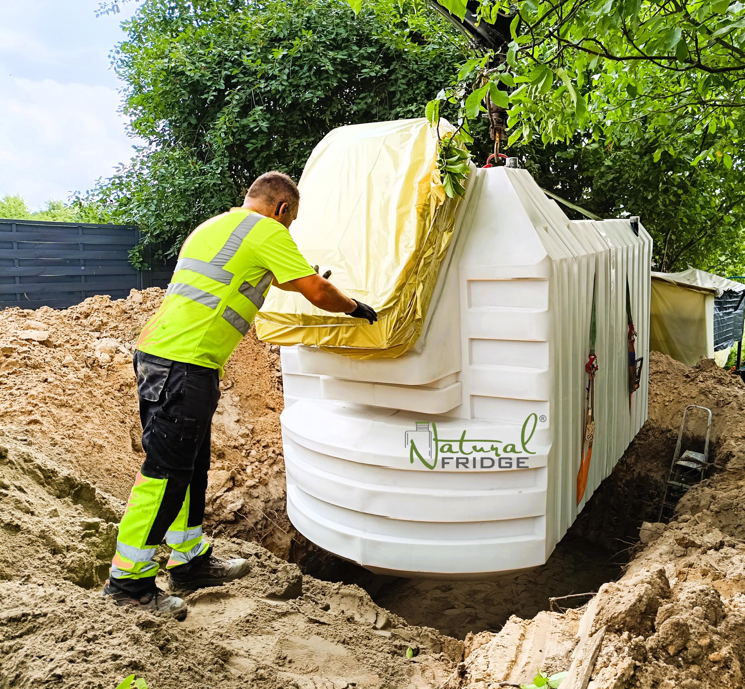 Montaż piwnicy w Piotrków Trybunalski, Polska się w karcie technicznej, którą wysyłamy na życzenie klienta.  Transport Piwnica 200x350 Natural Fridge  45 980  zł