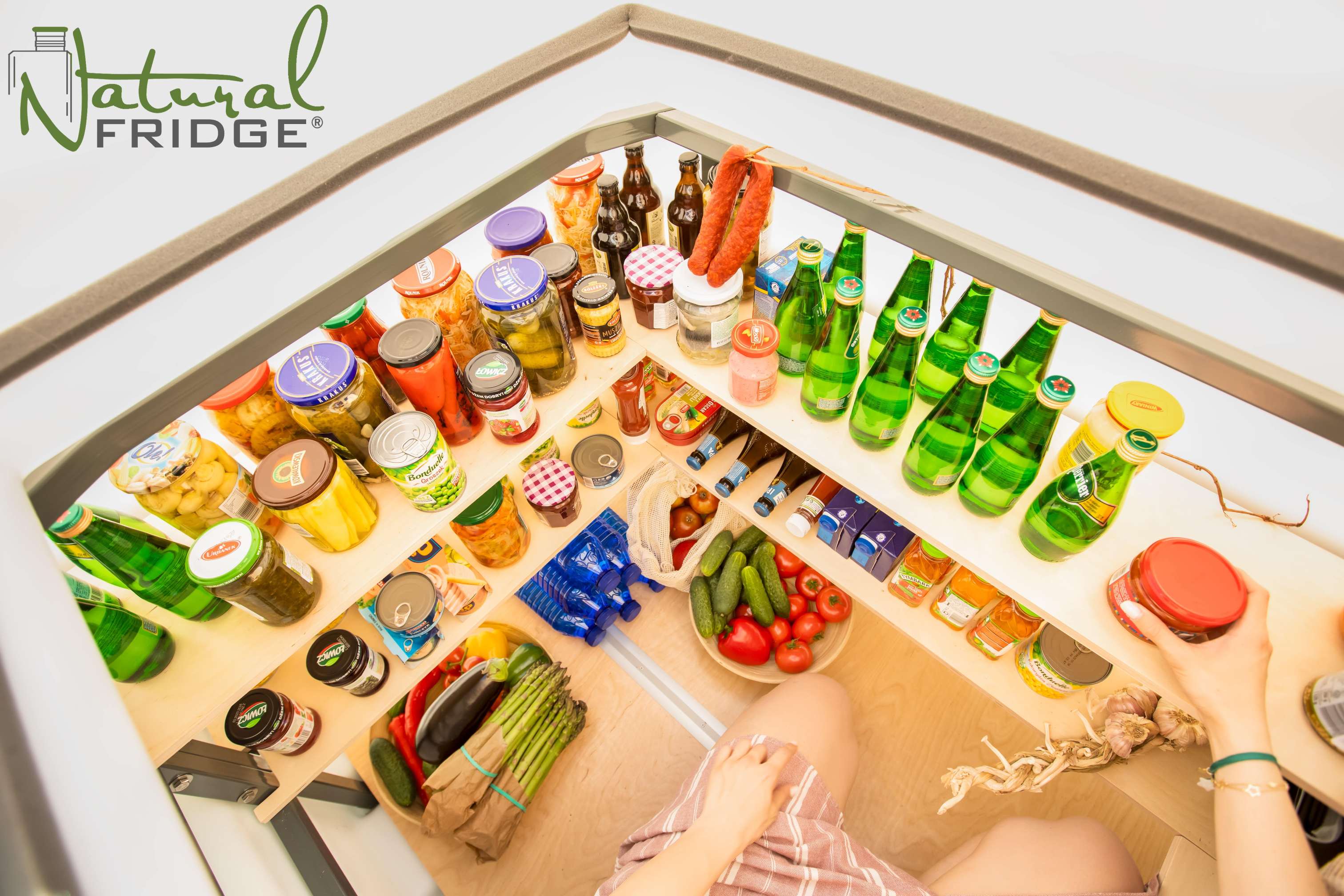 Piwniczki przydomowe Natural FRIDGE ® 1,2 m x 1,6 m z plastik - plastikowa piwnica z Polski 2022 2 rzędy półek. Nasza ziemianka ma bardzo dużo miejsca do przechowywania. Półki są zamocowane na stalowej ramie  Piwniczka 120x160 Natural Fridge  9 980  zł