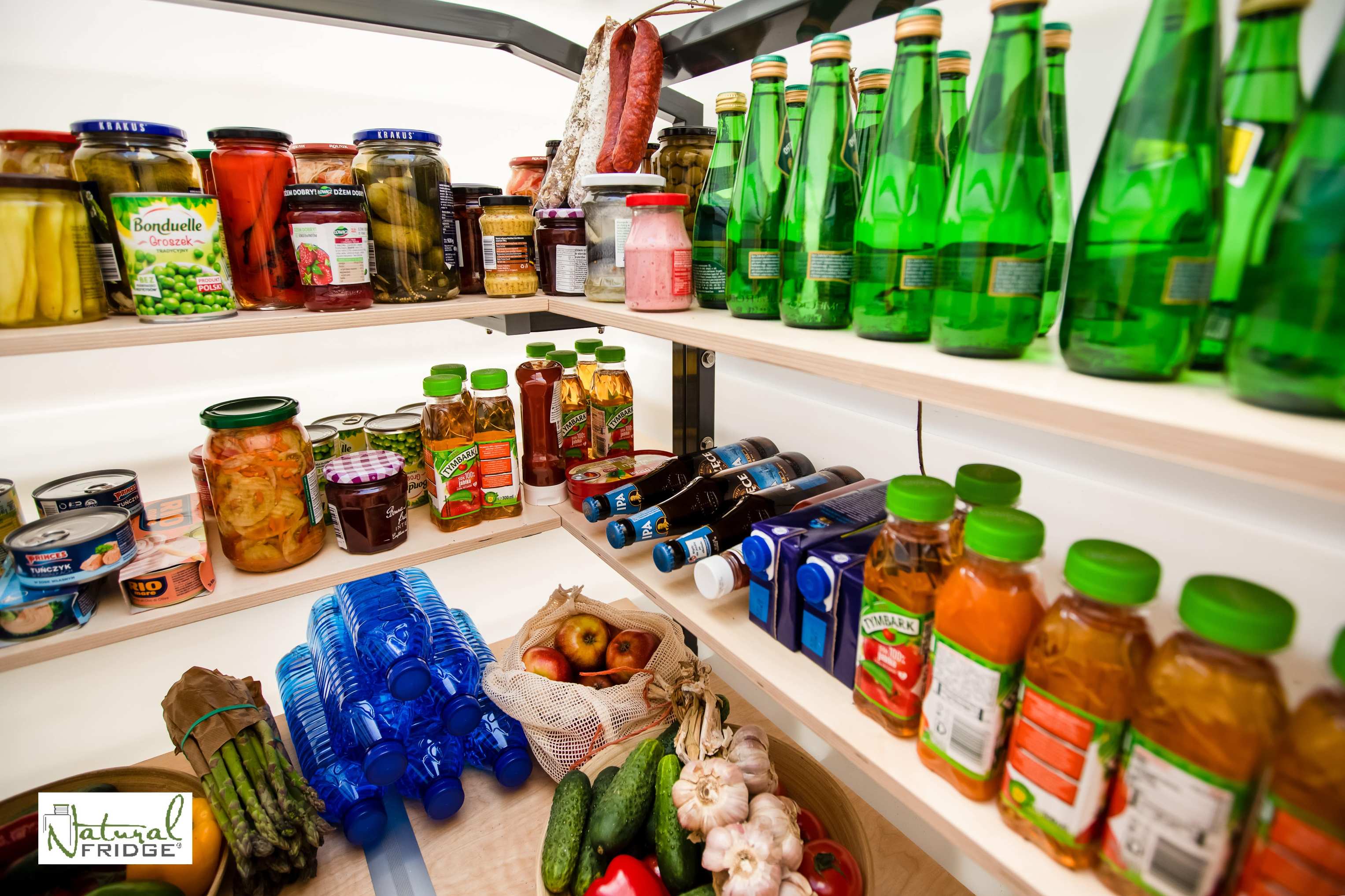Piwniczki przydomowe Natural FRIDGE ® 1,2 m x 1,6 m z plastik - plastikowa piwnica z Polski 2022 stalowej ramie i mogą utrzymać duże ilości przetworów.  Wewnętrzny design Piwniczka 120x160 Natural Fridge  9 980  zł