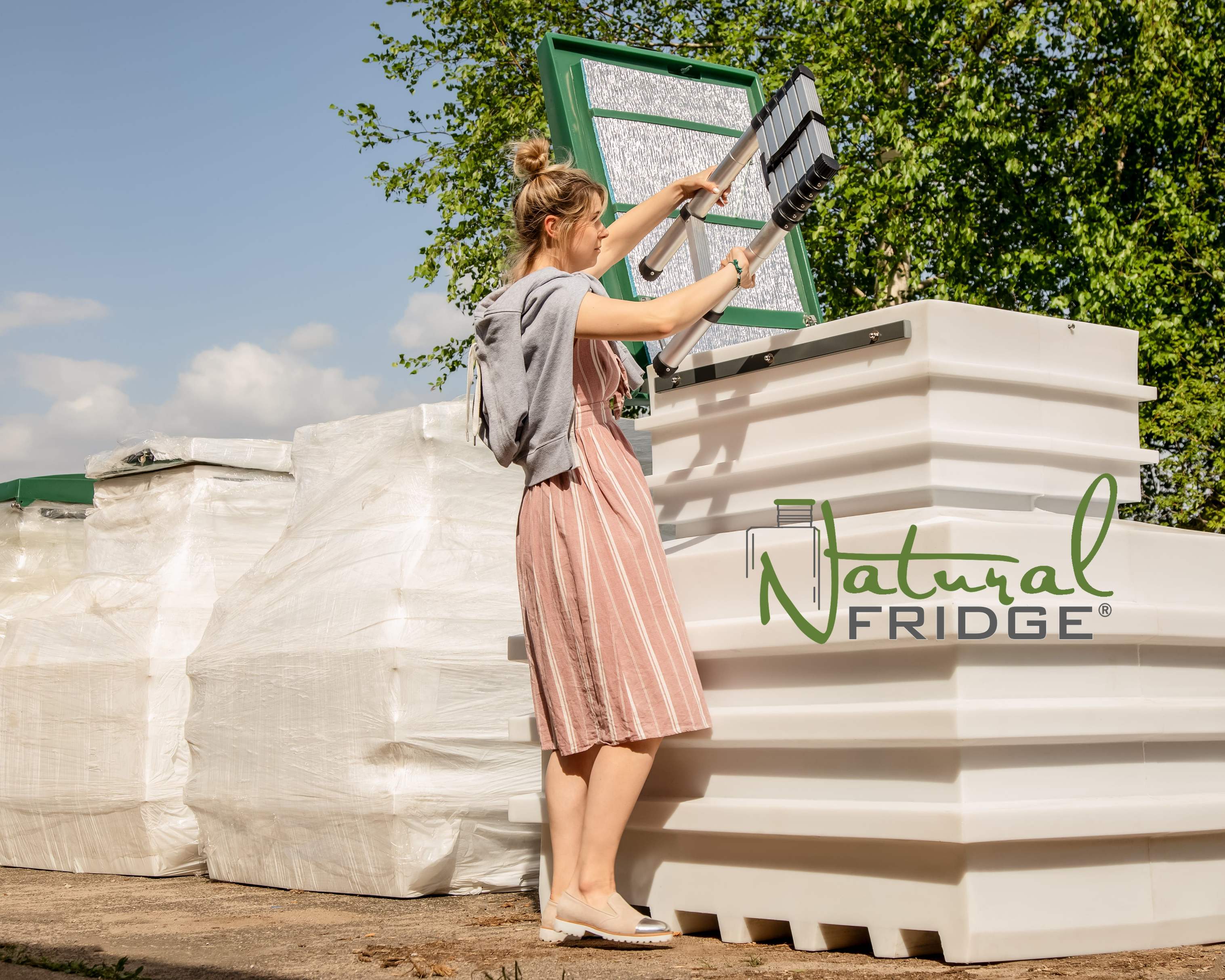 Transport dostawa Piwniczki przydomowe ® 1,2 m x 1,6 m z plastik - plastikowa piwnica z Polski 2022 – 2 rzędy półek   – Długość 160 cm  – Szerokość 120 cm  – Wysokość 140 cm   – Objętość 2,0 m³  – Waga 195  Piwniczka 120x160 Natural Fridge  9 980  zł