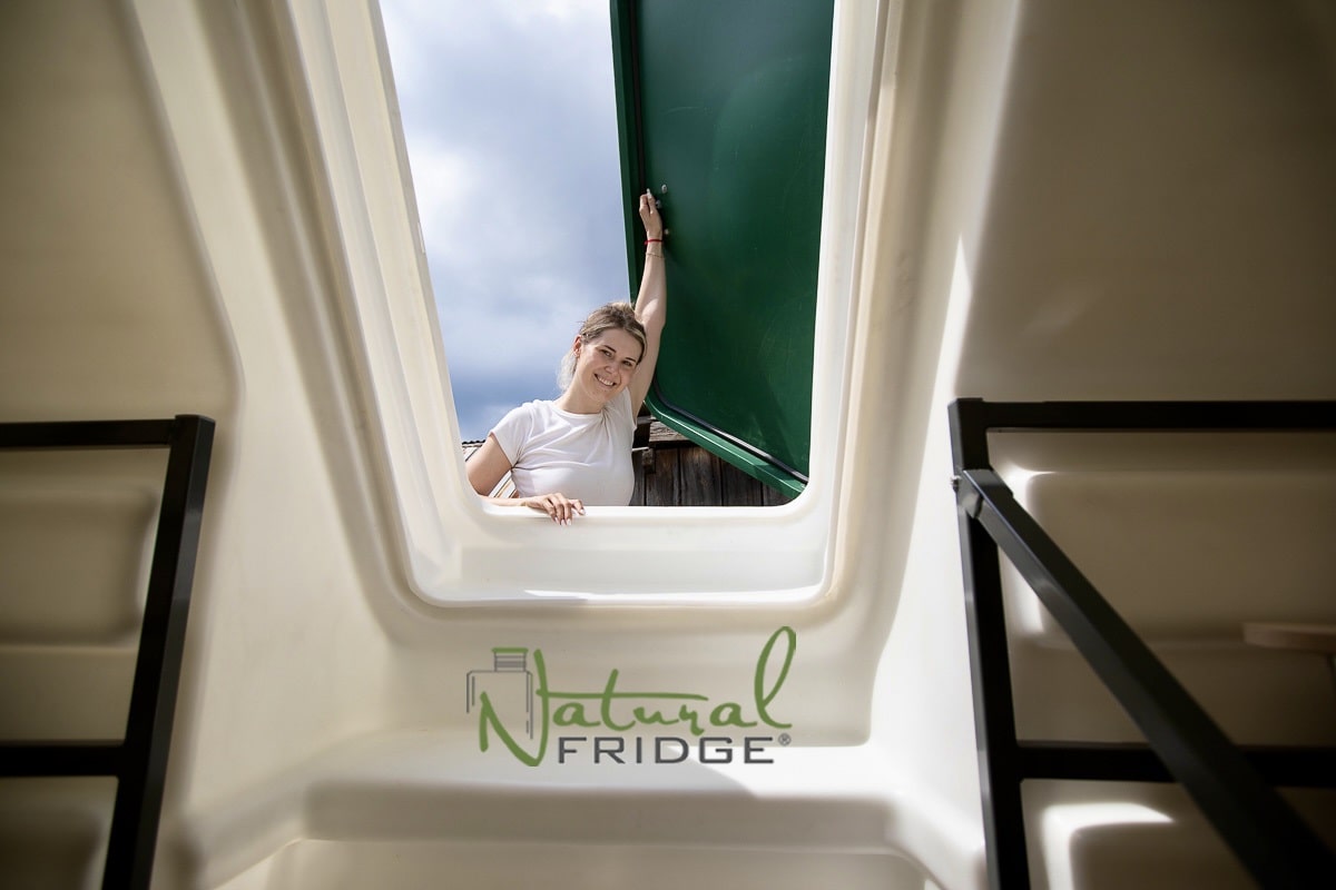 Piwnica ogrodowa Natural FRIDGE ®, spizarnia, ziemianka ogrodowa 2,5 m cylindryczny z pochylym wejsciem a grubość ścianki wynosi między 12-15 mm.  Rama Piwnica 250 Natural Fridge  32 890  zł