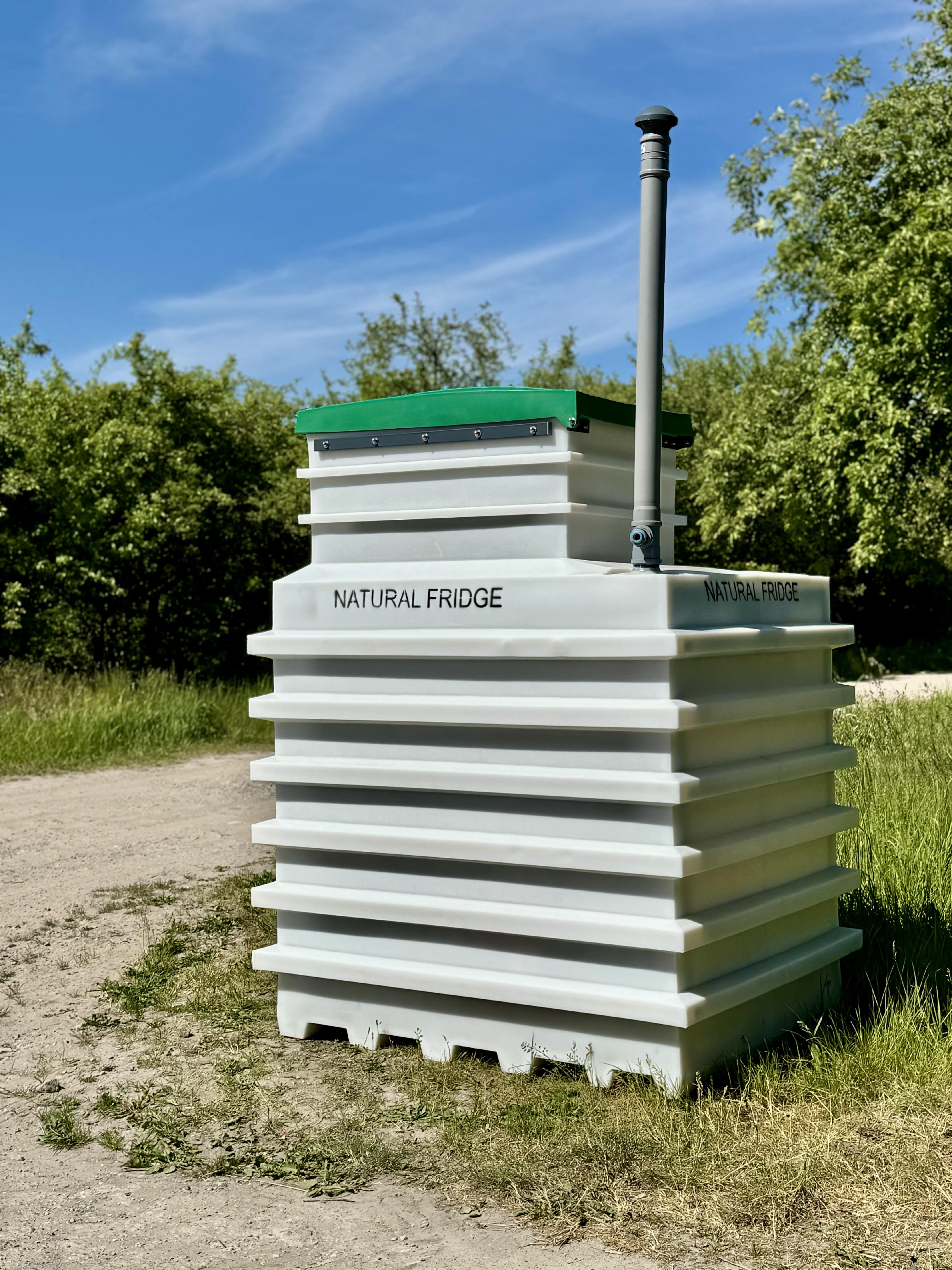 Piwnica 130x160 Wszystkie materiały wykorzystane do produkcji zostały dopuszczone do kontaktu z żywnością. Korpus piwnicy jest wyprodukowany z polietylenu i podlega recyklingowi w 100%. Piwnica 130x160 Natural Fridge  15 450  zł