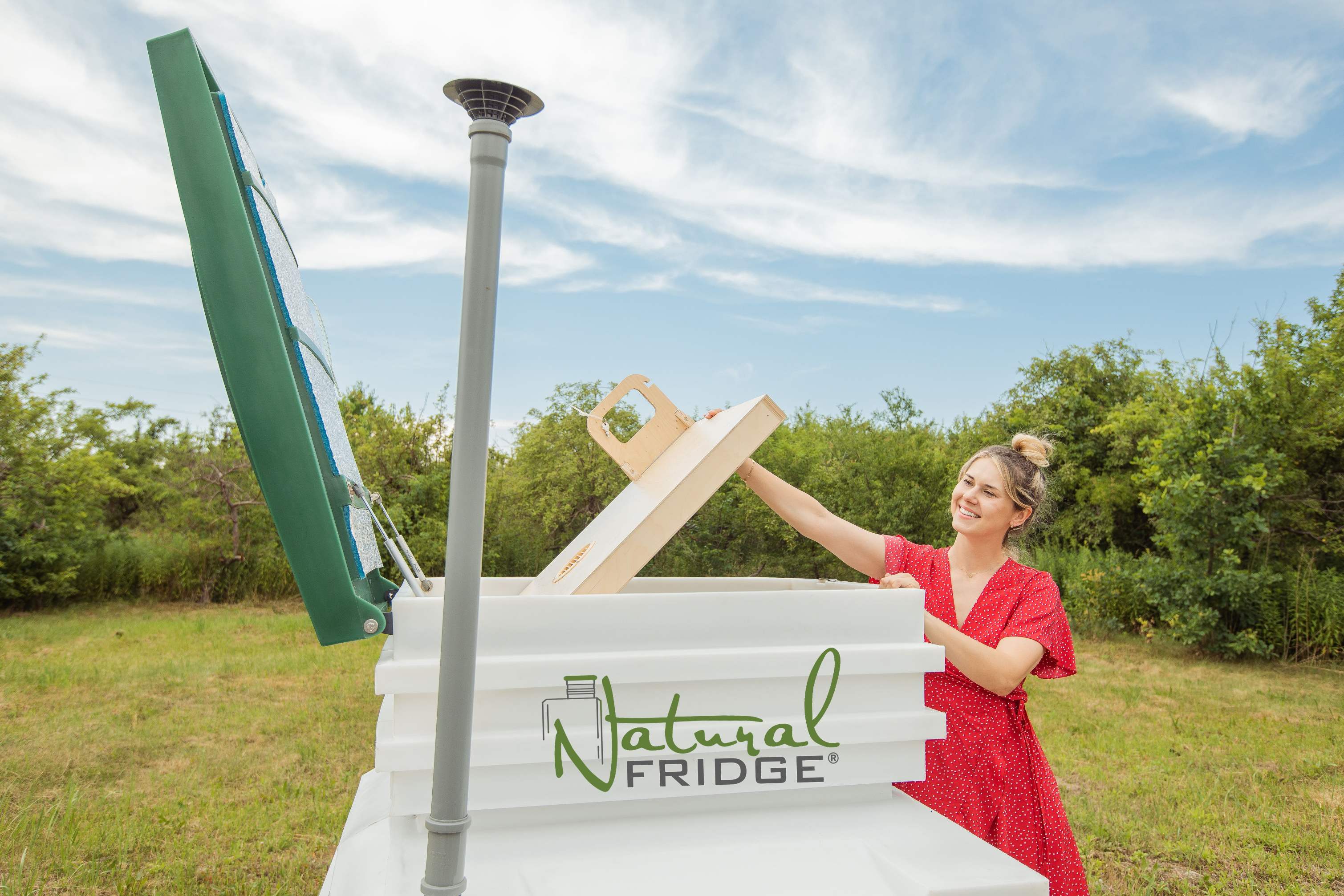 Plastikowa piwnica ogrodowa Natural FRIDGE 1,2 x 1,2m - Montaż piwniczki ogrodowej (ogrodowa spizarnia, ziemianka podziemna) Warszawa, Polska, Sierpien 2022 Wyprodukowany z polietylenu,  🍏 Piwniczka 120x120 Natural Fridge  9 980  zł  Oferta
