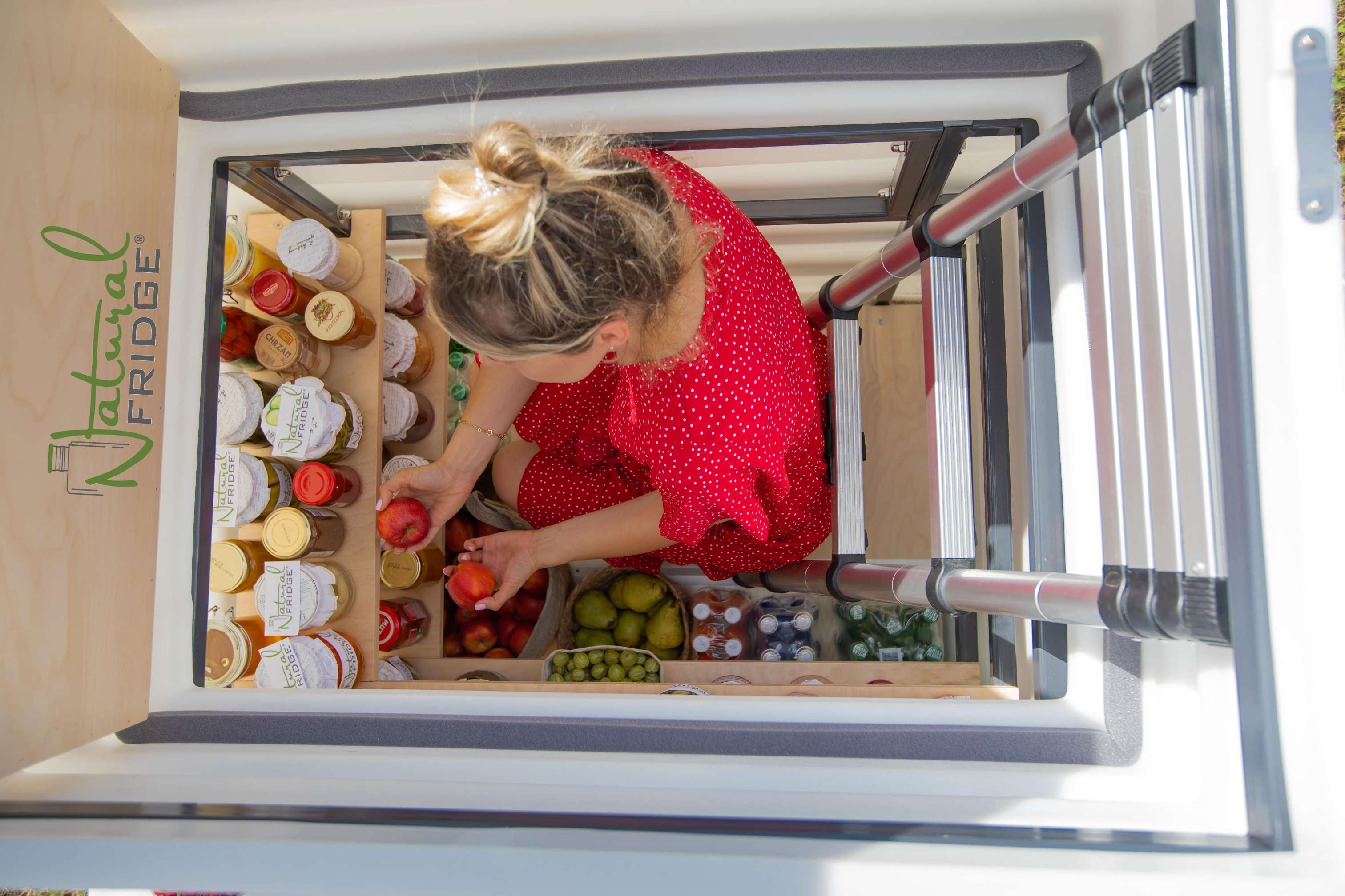 Plastikowa piwnica ogrodowa Natural FRIDGE 1,2 x 1,2m - Montaż piwniczki ogrodowej (ogrodowa spizarnia, ziemianka podziemna) Warszawa, Polska, Sierpien 2022. 2 rzędy szerokich półek. Nasza  🍏 Piwniczka 120x120 Natural Fridge  9 980  zł  Oferta