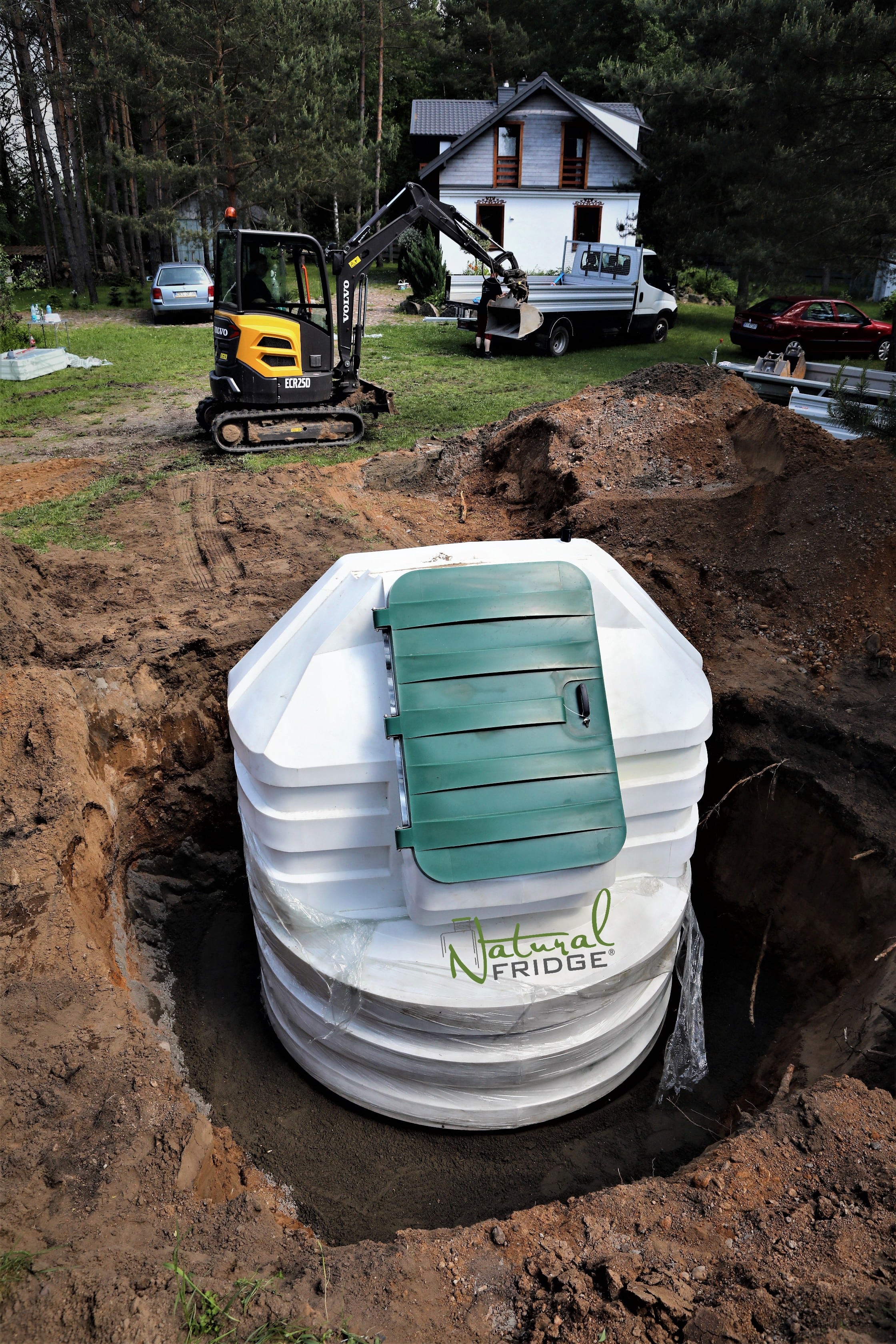 Białystok 2019 Zdjecie montazowe Piwnica ogrodowa Natural FRIDGE ®, spizarnia 2,5 m cylindryczny Warszawa, Elk, Grajewo, Slupsk, Nowy Dwor Mazowiecki i w innych miastach Polski.  Wideo Piwnica 250 Natural Fridge  32 890  zł