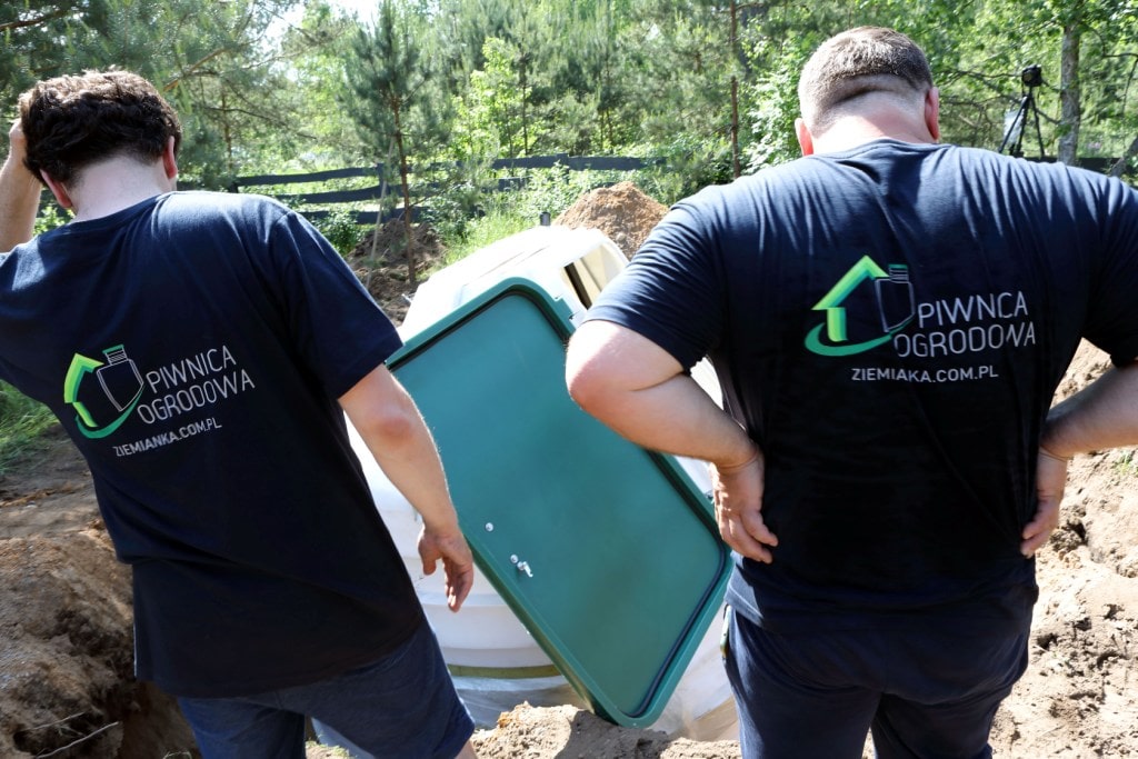 Zdjecie montazowe Piwnica ogrodowa Natural FRIDGE ®, spizarnia 2,5 m cylindryczny 99 zdjęć przedstawiają nasze zainstalowane piwnicę u klientów w Białymstoku, Bartoszyce, Bydgoszcz, Biala Podlaska, Augustow,  Piwnica 250 Natural Fridge  32 890  zł