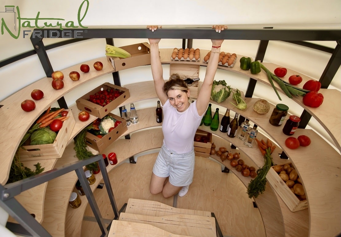 Piwnica ogrodowa Natural FRIDGE ®, spizarnia, ziemianka ogrodowa 2,5 m cylindryczny z pochylym wejsciem Piwnica jest wewnątrz wzmocniona stalową ramą pokrytą warstwą polimerową. Zapewnia piwnicy dodatkowe wzmocnienie  Piwnica 250 Natural Fridge  32 890  zł