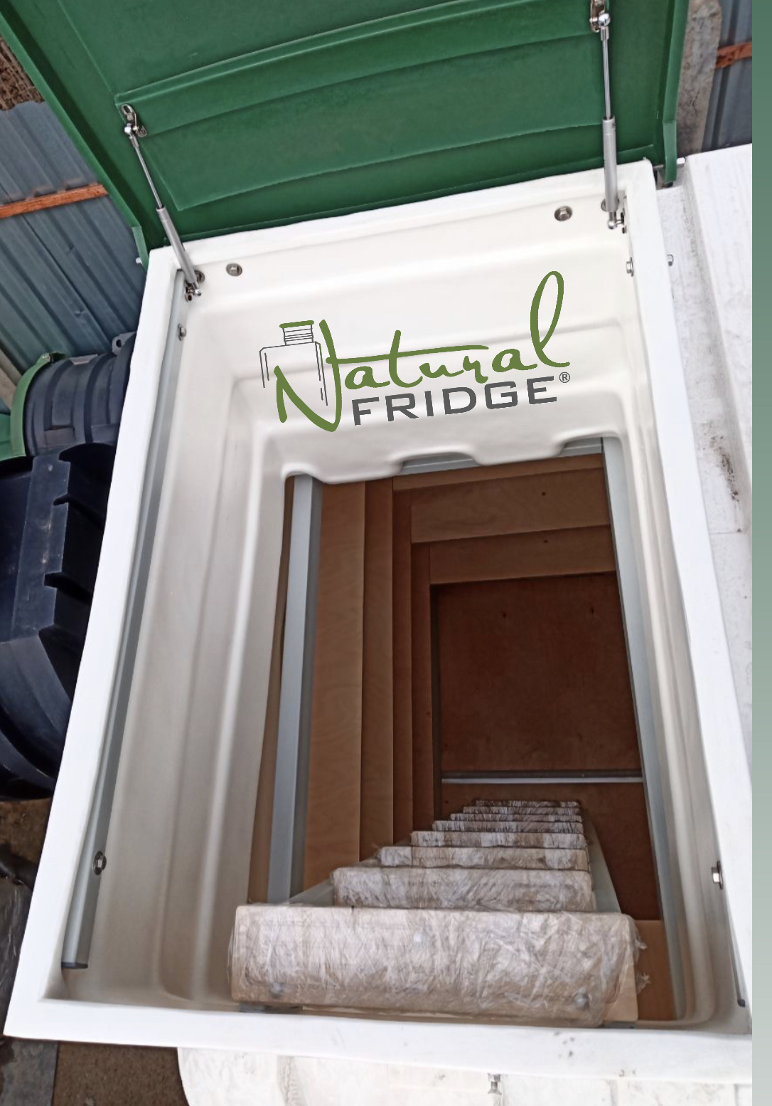 Piwnica ogrodowa Natural FRIDGE ®, spizarnia, ziemianka ogrodowa 2х2 m wewnatrz i spawów. Dzięki temu piwnica jest szczelna i hermetyczna. Ma objętość do 7,2 metrów sześciennych, a grubość ścianki wynosi  Piwnica 200x200 Natural Fridge  31 680  zł