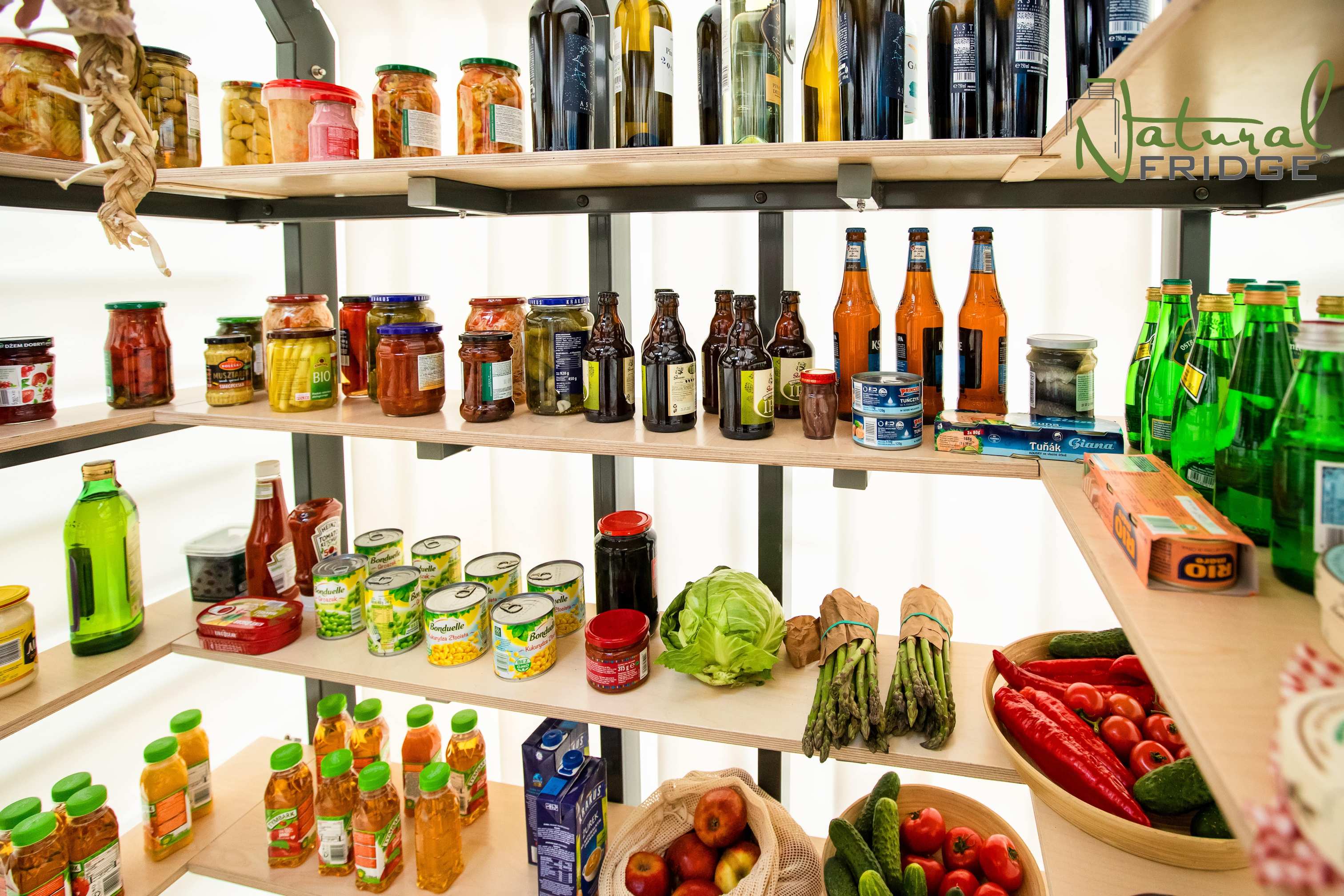 Piwniczka Natural FRIDGE ® plastikowa piwnica z Polski, spizarnia, ziemianka ogrodowa 2х2 m wewnatrz 4 rzędy szerokich półek. Nasza ziemianka ma bardzo dużo miejsca do przechowywania. Półki są zamocowane  Piwnica 200x200 Natural Fridge  31 680  zł