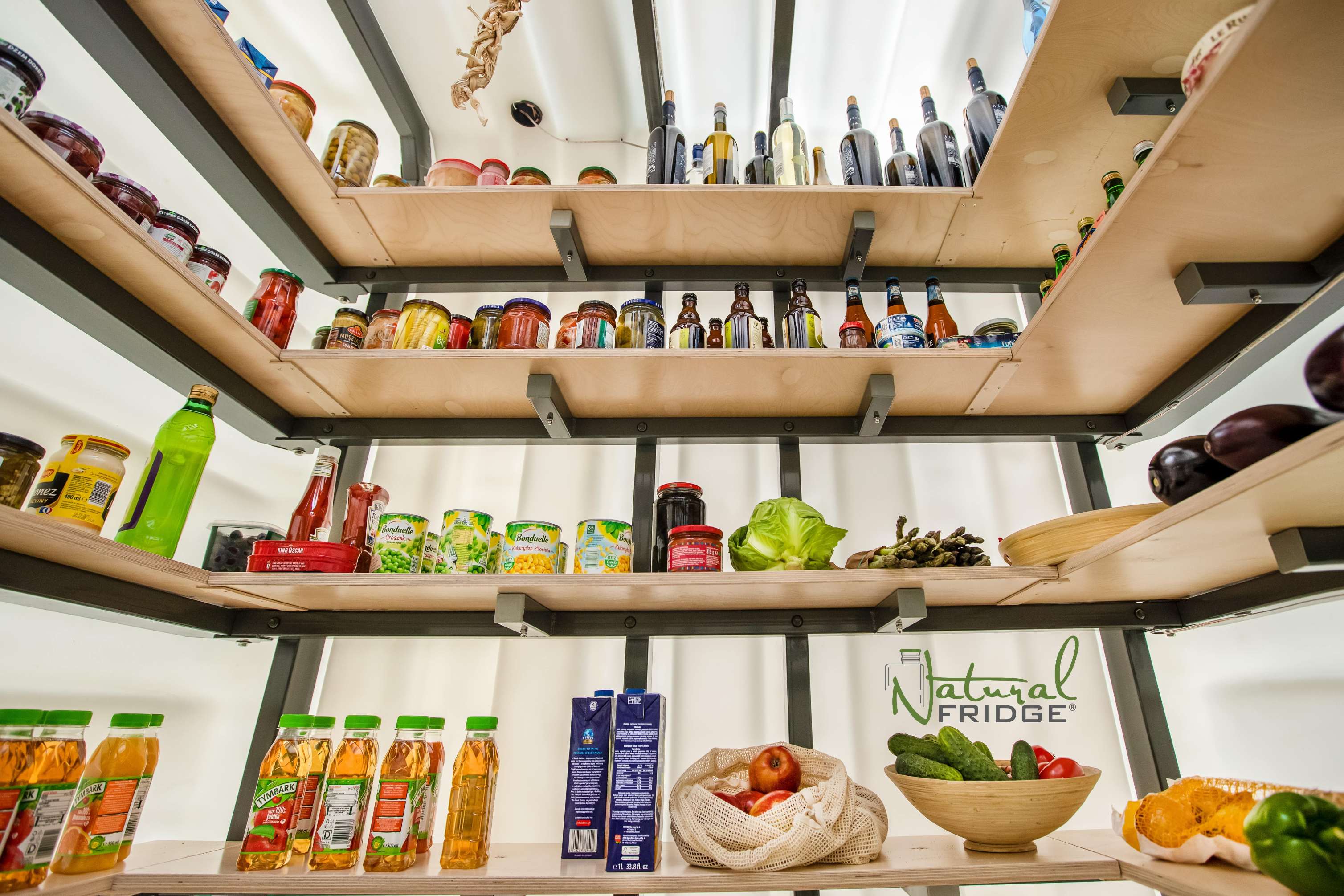 Piwniczka Natural FRIDGE ® plastikowa piwnica z Polski, spizarnia, ziemianka ogrodowa 2х2 m wewnatrz Piwnica jest wewnątrz wzmocniona stalową ramą pokrytą warstwą polimerową. Zapewnia piwnicy dodatkowe wzmocnienie  Piwnica 200x200 Natural Fridge  31 680  zł