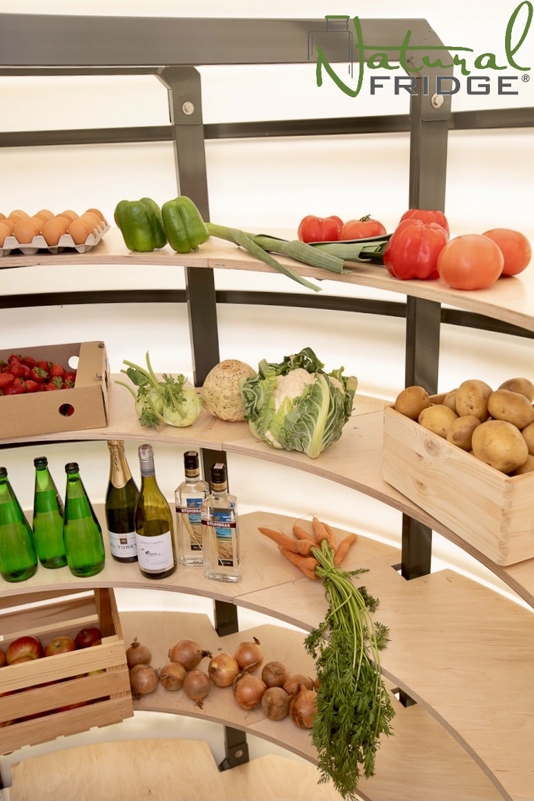 Plastikowa piwnica ogrodowa Natural FRIDGE ze skosnym wejsciem 2,5m - Montaż piwniczki ogrodowej (ogrodowa spizarnia, ziemianka podziemna) Warszawa, Polska, 2021 dużo miejsca do przechowywania. Półki są zamocowane  Piwnica 250 Natural Fridge  32 890  zł