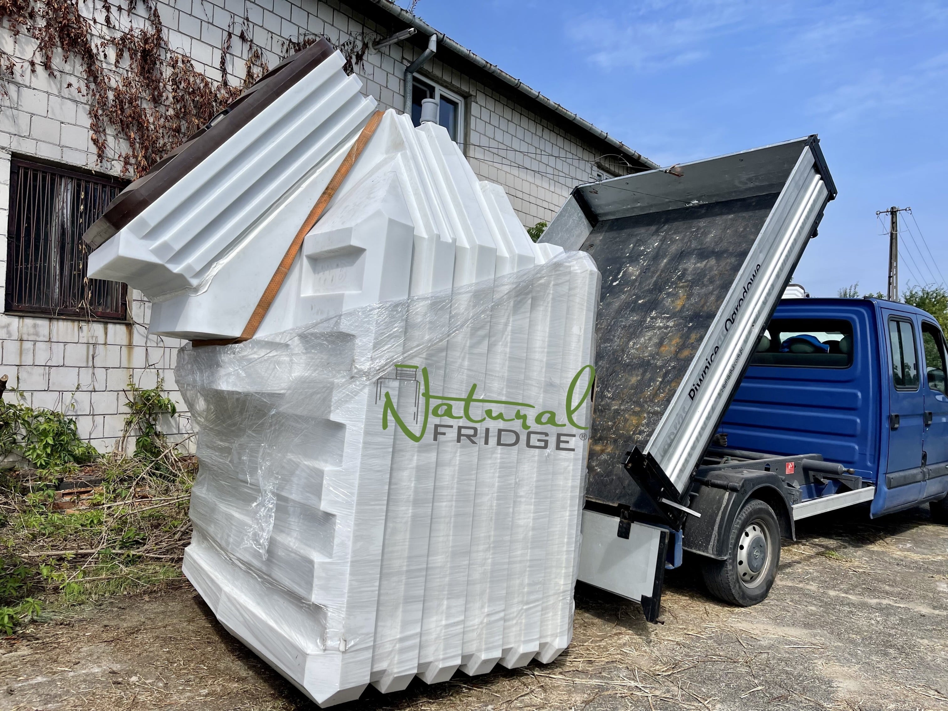 Piwnica ogrodowa Natural FRIDGE ®, spizarnia, ziemianka ogrodowa 2,0 m x 1,75 m z pochylym wejsciem Piwnica 2,0 m x 1,75 m Natural Fridge Termin dostawy od 1 do 20 dni. Dostawa z rozładunkiem.  🍏 Piwnica 200x175 Natural Fridge  32 890  zł  Oferta