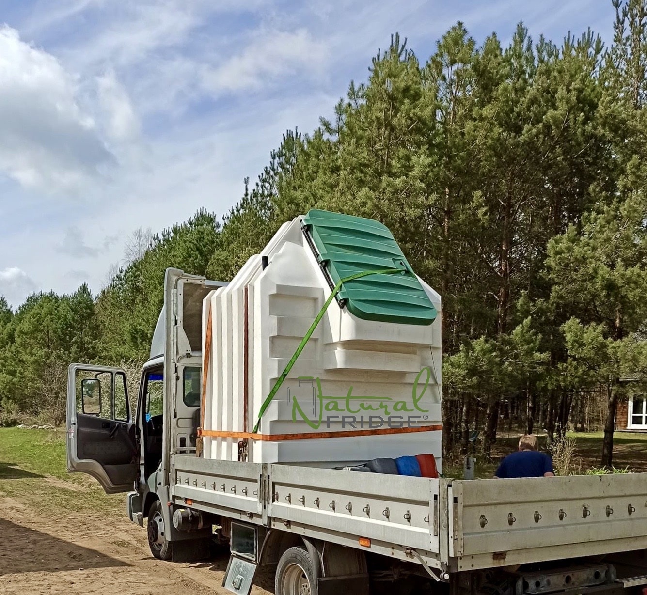 Piwnica ogrodowa Natural FRIDGE ®, spizarnia, ziemianka ogrodowa 2,0 m x 1,75 m z pochylym wejsciem Piwnica 2,0 m x 1,75 m Natural Fridge Hermetyczna, z plastikowymi lub drewnianymi drzwiami. Instalacja,  🍏 Regulamin Natural Fridge -  Oferta